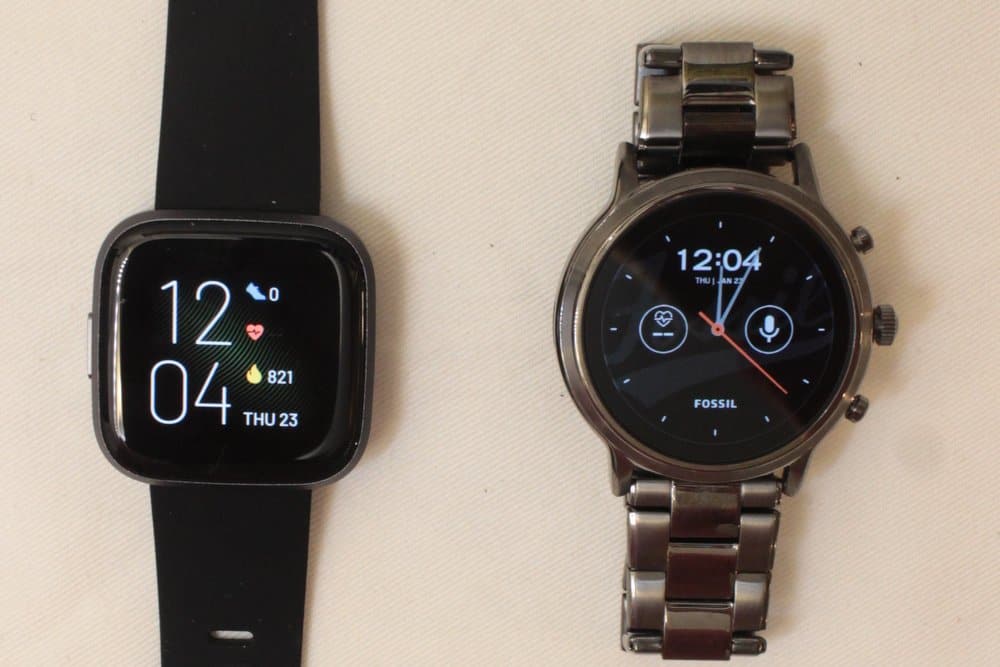 Fitbit Versa 2 vs Fossil Gen 5 Carlyle main screen
