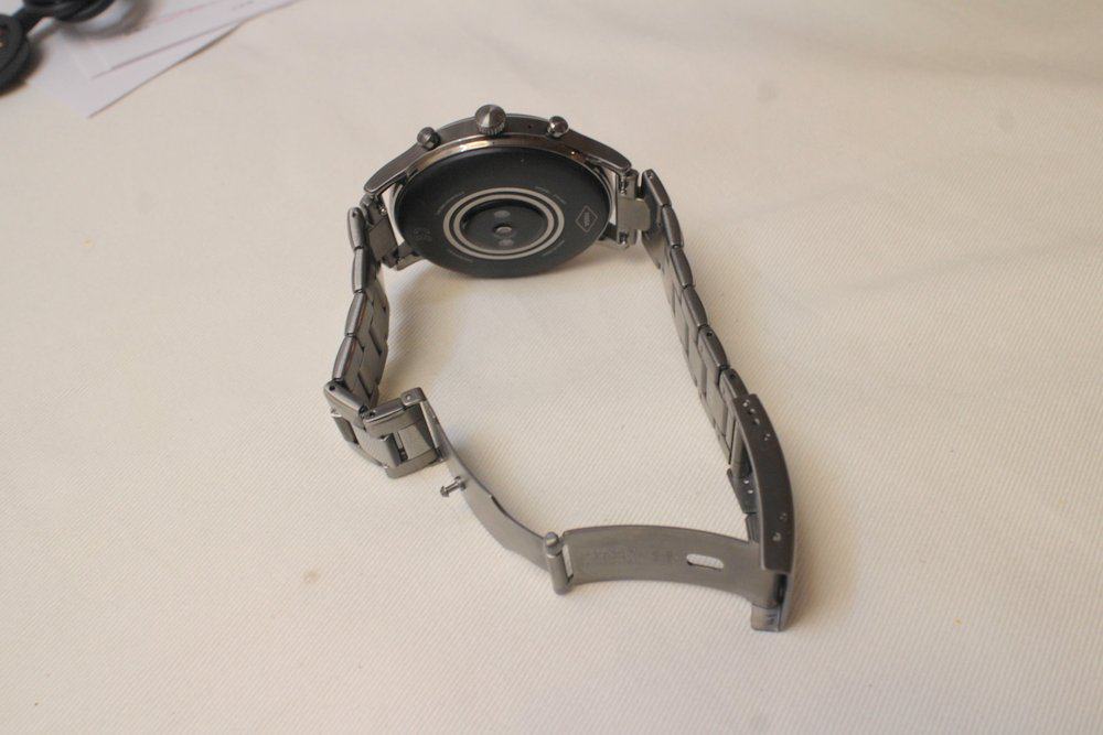 Fossil Gen 5 Carlyle main screen clasp