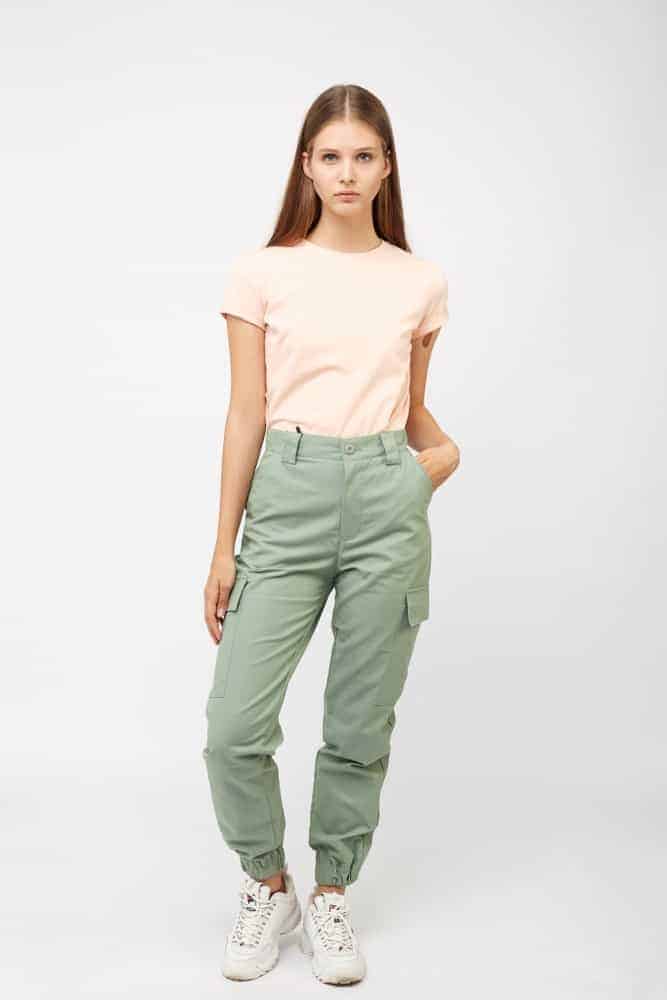 A woman wearing cargo jogger pants.