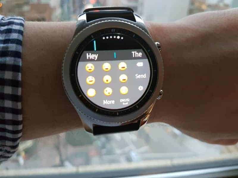 Samsung Gear S3 emoji entry.
