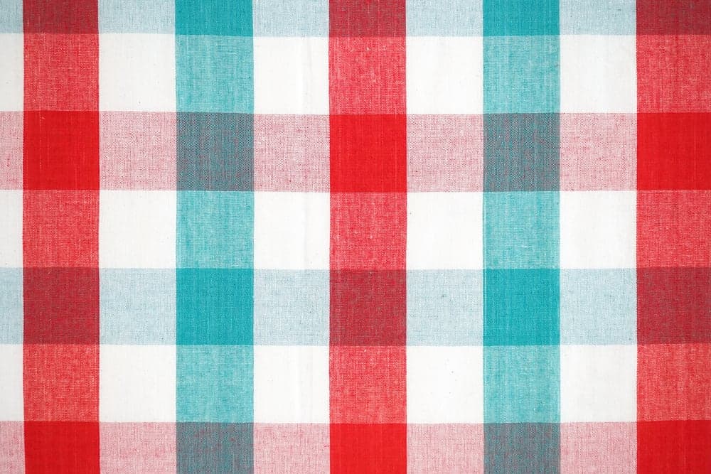 Red and green plaid pattern